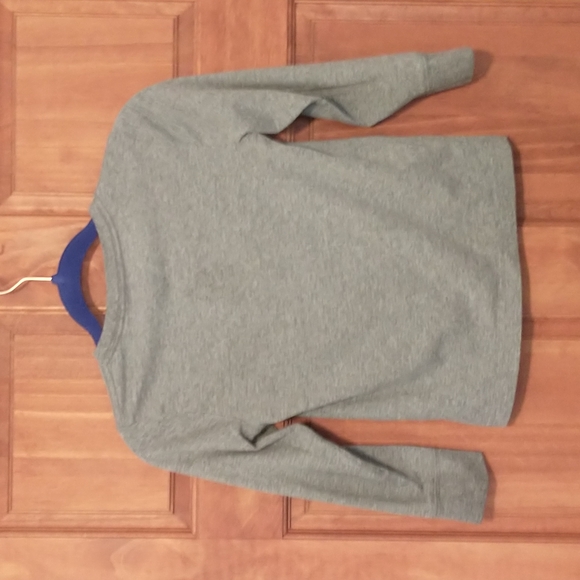 Nike kid's size L(7) athletic cut mostly cotton blend long-sleeved Tee - Picture 5 of 8